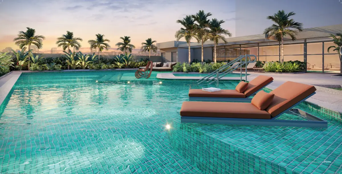 Piscina adulto com borda e espreguiçadeiras